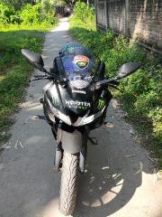 YAMAHA R15 V3